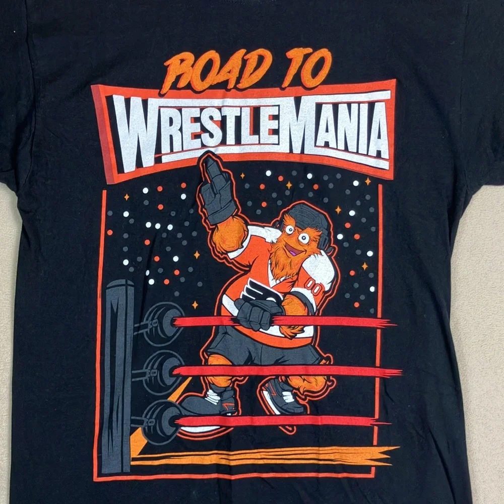WWE Exclusive Road to Wrestlemania x Gritty Philadelphia 19 Graphic Shirt Mens M